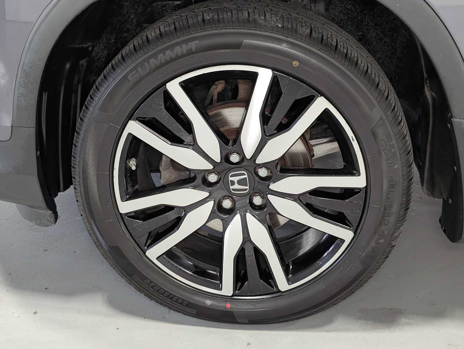 Used 2020 Honda Pilot Touring image 3