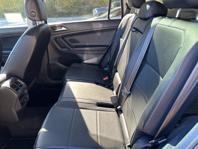Used 2018 Volkswagen Tiguan SEL AWD/4WD image 21