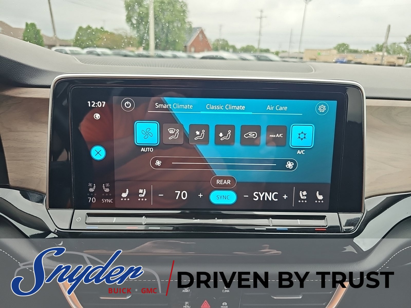 Used 2024 Volkswagen Atlas SE FWD image 20