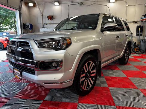 Used 2022 Toyota 4Runner Limited AWD/4WD image 3