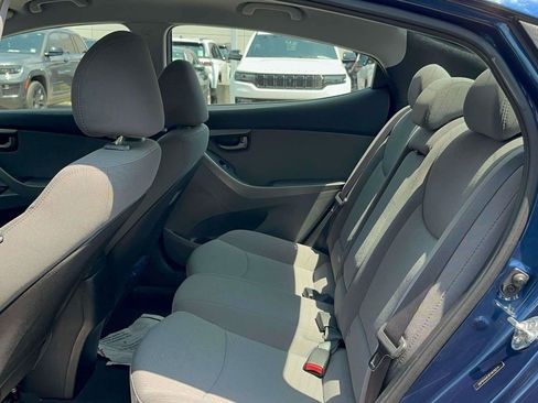 Used 2015 Hyundai Elantra SE w/ Option Group 02 FWD image 10