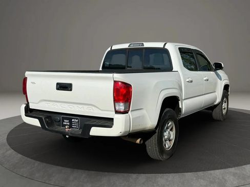 Used 2017 Toyota Tacoma SR RWD image 6