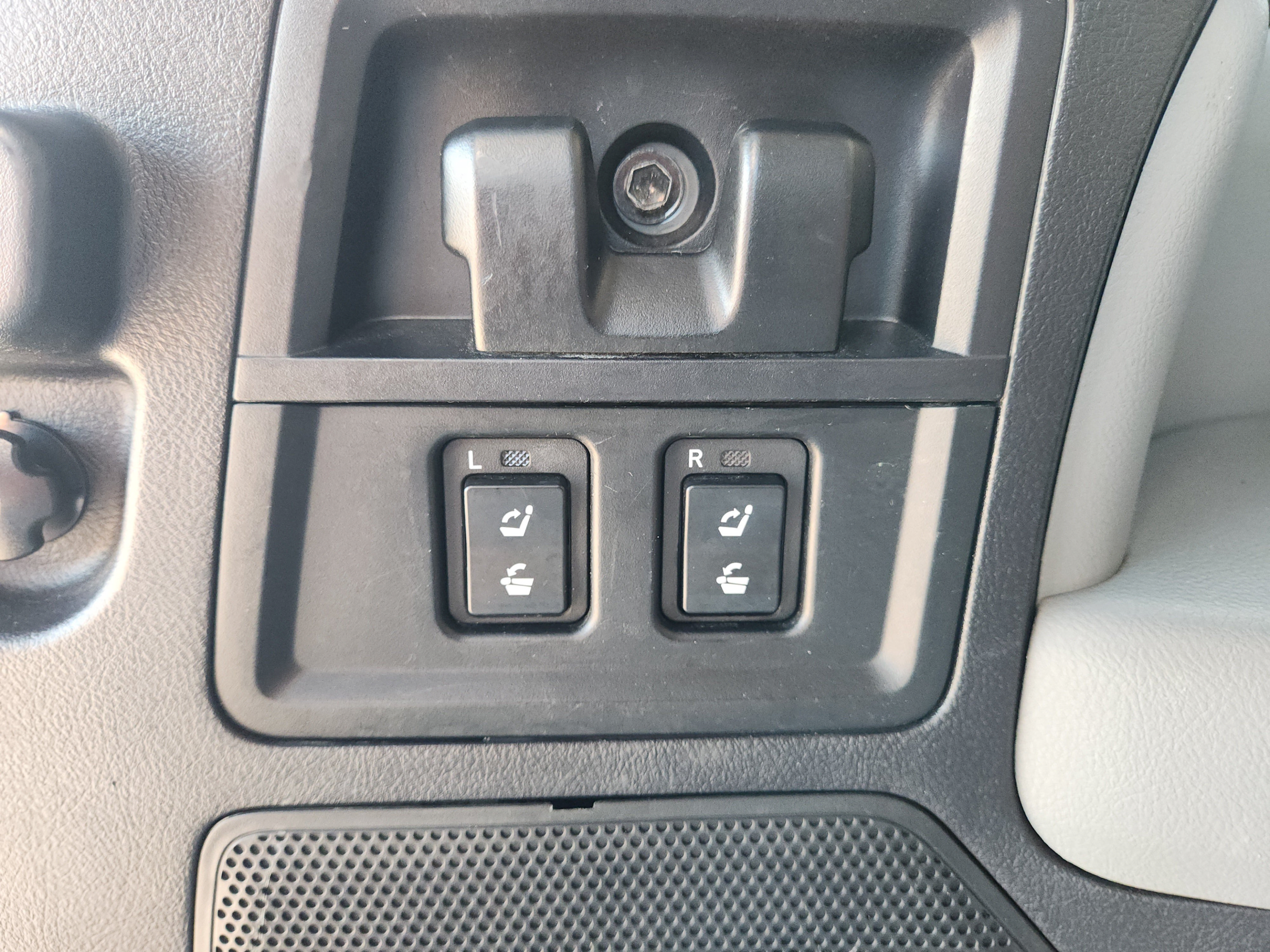 Used 2014 Toyota Sequoia Platinum RWD image 29