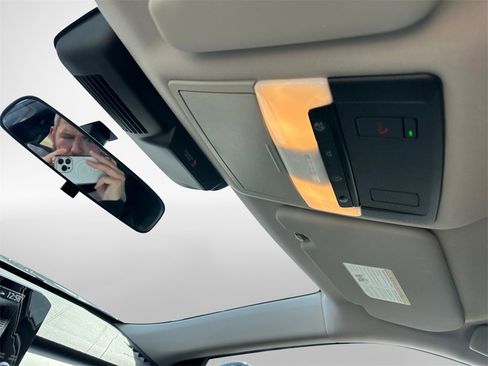 Used 2024 Mitsubishi Outlander SE image 23