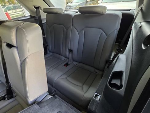 Used 2019 Audi Q7 3.0T Premium Plus w/ Premium Plus Package AWD/4WD image 16