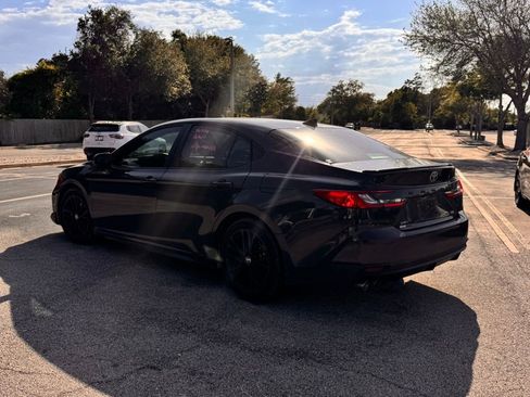 Used 2025 Toyota Camry SE w/ Convenience Package FWD image 4
