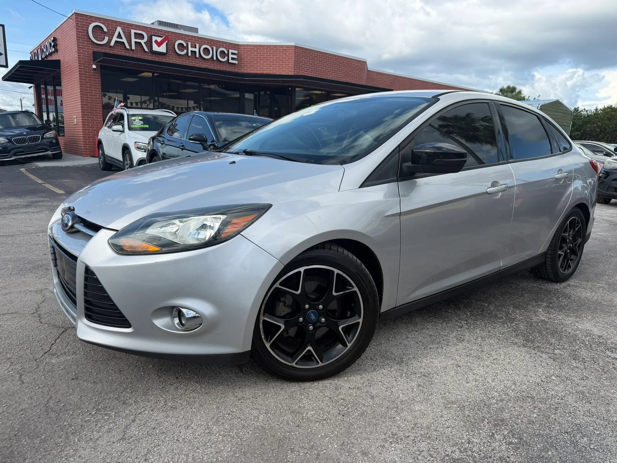 Used 2014 Ford Focus SE w/ Equipment Group 201A FWD image 1