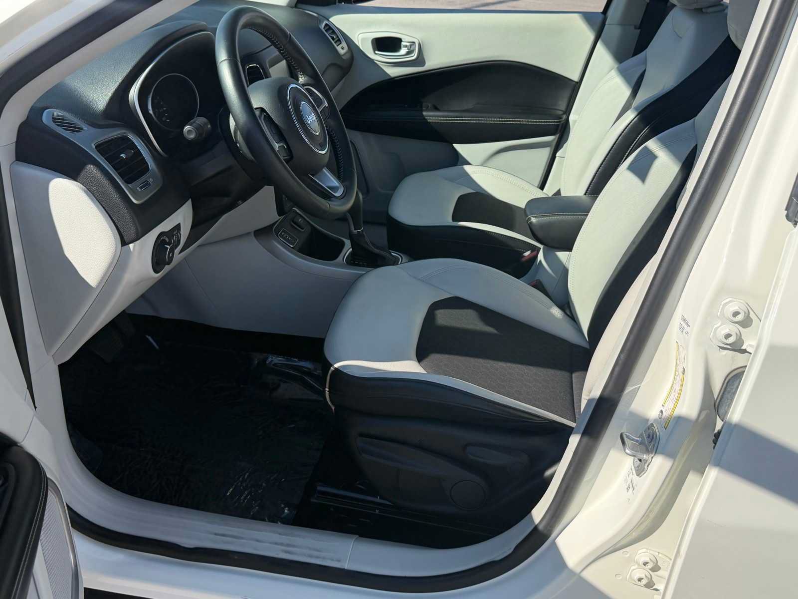Used 2018 Jeep Compass Latitude w/ Popular Equipment Group FWD image 22