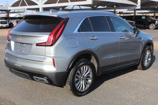 Used 2025 Cadillac XT4 Premium Luxury FWD image 3