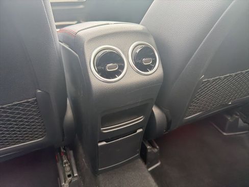 Used 2020 Mercedes-Benz GLB 250 4MATIC image 40