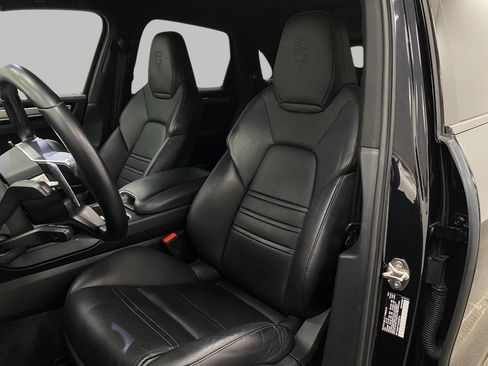 Used 2020 Porsche Cayenne S image 5
