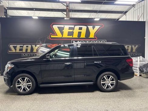 Used 2024 Ford Expedition Limited AWD/4WD image 2