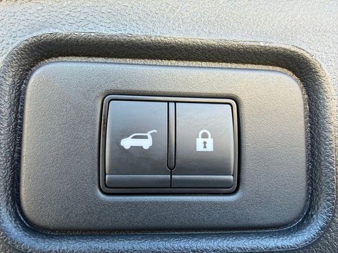 Used 2025 Nissan Pathfinder SL w/ Cargo Package image 13