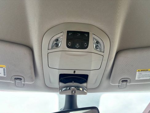 Used 2024 Chrysler Pacifica Touring-L FWD image 16