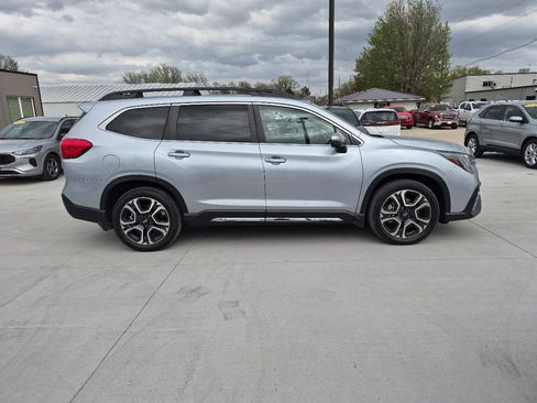 Used 2023 Subaru Ascent Limited w/ Technology Package AWD/4WD image 5