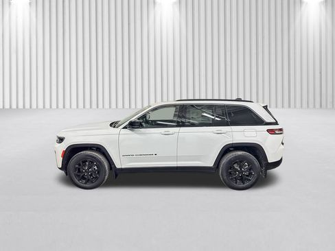 New 2026 Jeep Grand Cherokee Altitude AWD/4WD image 8