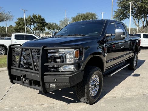 Used 2022 Ford F250 XLT w/ XLT Premium Package image 9