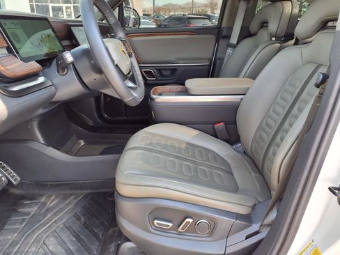 Used 2024 Rivian R1S Adventure AWD/4WD image 19
