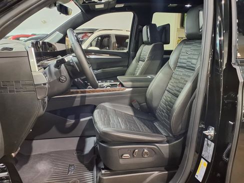 Used 2025 Cadillac Escalade Sport Platinum w/ LPO, ONYX Package AWD/4WD image 22