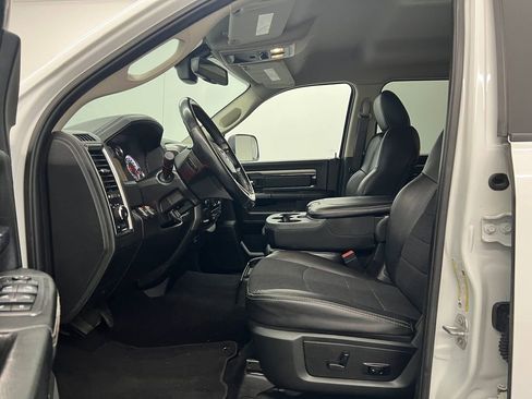 Used 2018 RAM 2500 Big Horn w/ Sport Appearance Group image 4