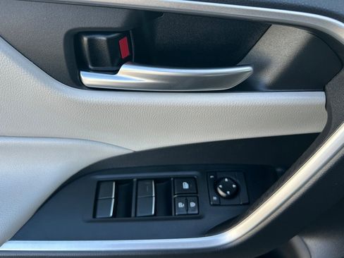 Used 2021 Toyota RAV4 XLE Premium image 11