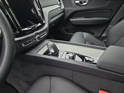Certified 2025 Volvo XC60 B5 Plus image 13