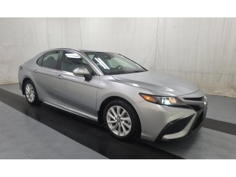 Used 2024 Toyota Camry SE FWD image 2