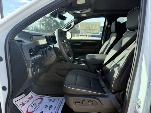 New 2026 Chevrolet Suburban Premier RWD image 11