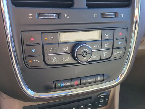 Used 2011 Chrysler Town & Country Limited image 30