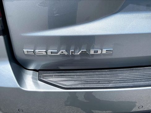 Used 2024 Cadillac Escalade Premium Luxury AWD/4WD image 31