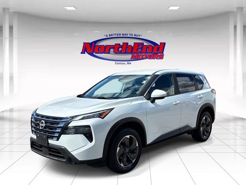 Used 2024 Nissan Rogue SV AWD/4WD image 3