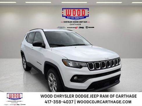 Used 2024 Jeep Compass Latitude AWD/4WD image 1