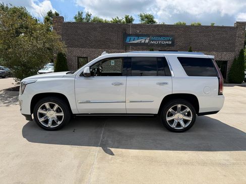 Used 2016 Cadillac Escalade Premium RWD image 8