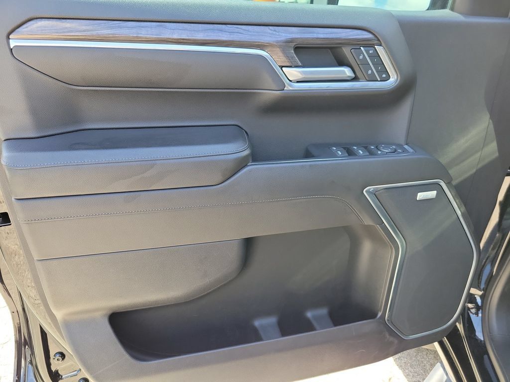 Used 2022 Chevrolet Silverado 1500 LTZ w/ Technology Package AWD/4WD image 21
