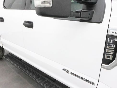 Used 2022 Ford F250 XLT w/ Black Appearance Package image 23