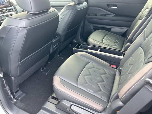 New 2026 Nissan Pathfinder Platinum AWD/4WD image 17