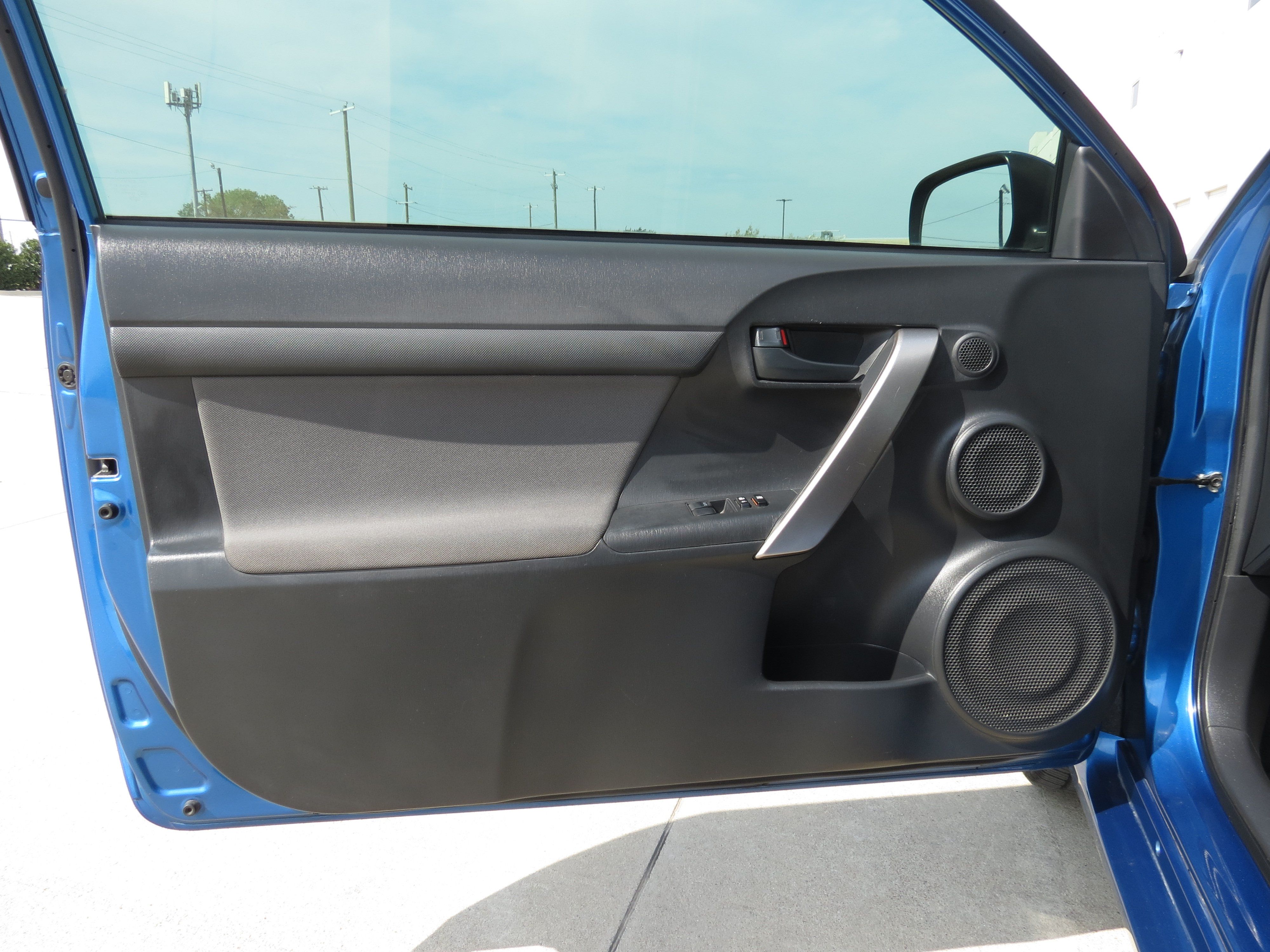 Used 2015 Scion tC FWD image 23