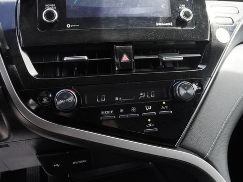 Used 2023 Toyota Camry SE FWD image 18