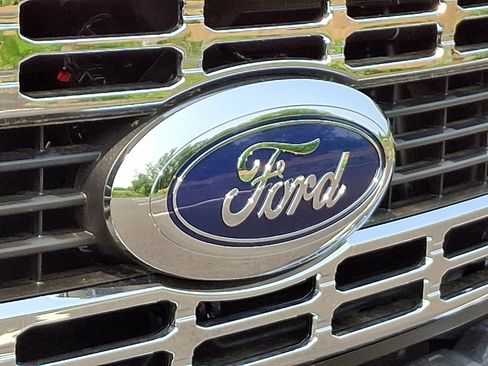 New 2025 Ford F550 4x4 SuperCab Super Duty image 11