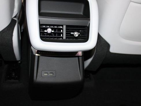 New 2026 Cadillac Lyriq Luxury AWD/4WD image 10