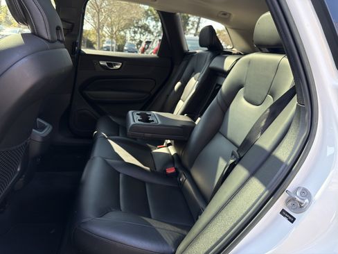 Certified 2023 Volvo XC60 B5 Core image 32
