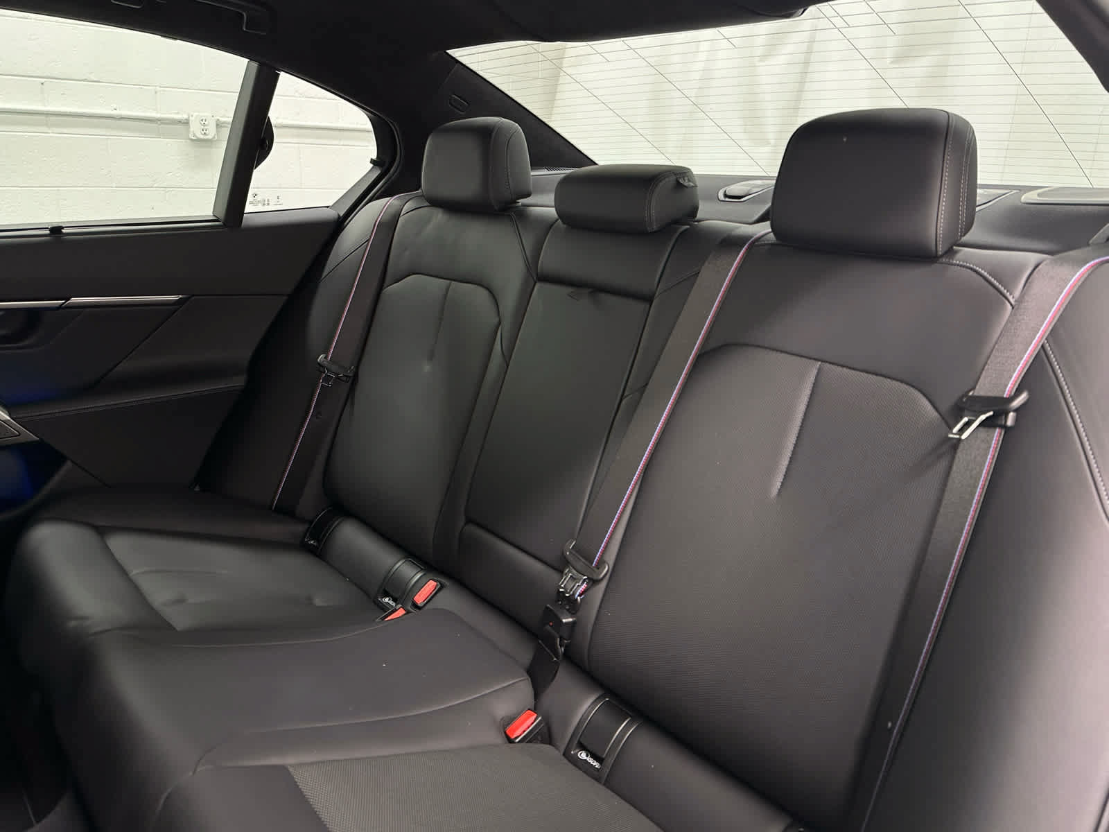 Used 2025 BMW M5 w/ Carbon Package AWD/4WD image 16