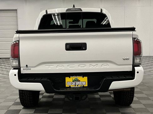 Used 2023 Toyota Tacoma TRD Off-Road w/ Technology Package AWD/4WD image 9