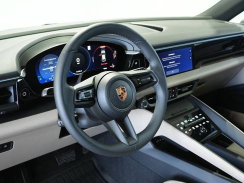 New 2026 Porsche Macan 4 Electric image 4