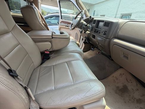 Used 2003 Ford F250 Lariat AWD/4WD image 3