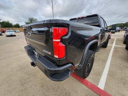 Used 2025 Chevrolet Silverado 2500 ZR2 w/ Technology Package AWD/4WD image 4