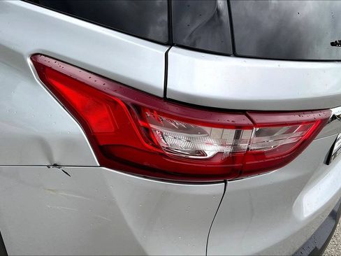 Used 2020 Chevrolet Traverse LS FWD image 28