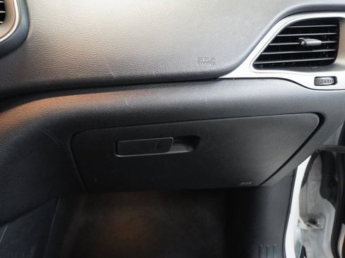 Used 2020 Jeep Cherokee Latitude Plus image 34