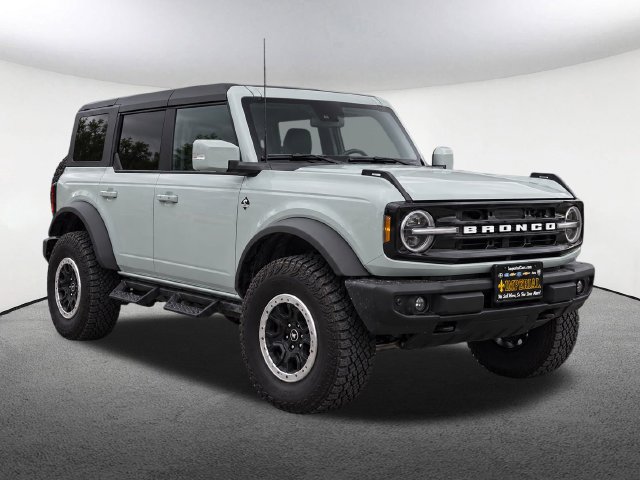 Used 2024 Ford Bronco Outer Banks w/ Sasquatch Package AWD/4WD image 2