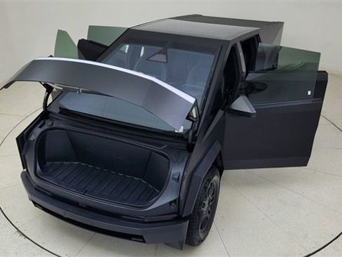 Used 2024 Tesla Cybertruck AWD Crew Cab image 80